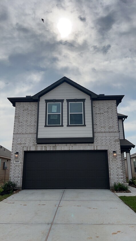 Foto del edificio - 5614 Smokey Bear Ln