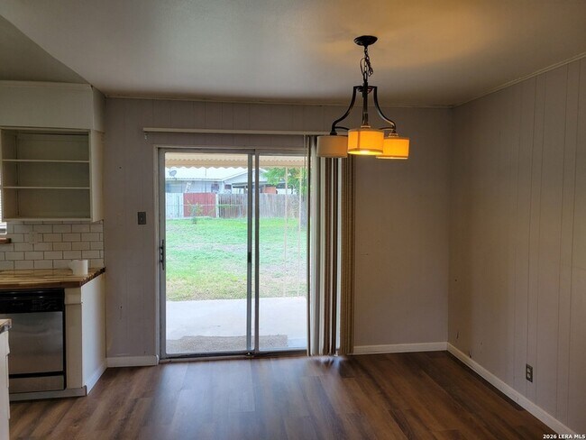 Foto del edificio - 5405 Borchers Dr