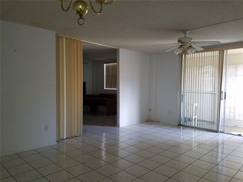 Building Photo - 16410 Miami Dr