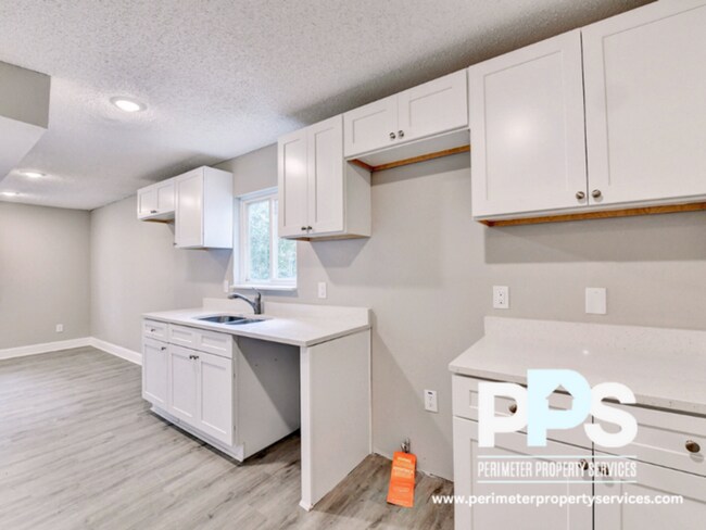 Foto del edificio - 390 W Lake Ave NW