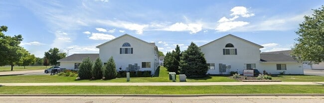 Building Photo - Midvale Townhomes in Janesville with Priva...