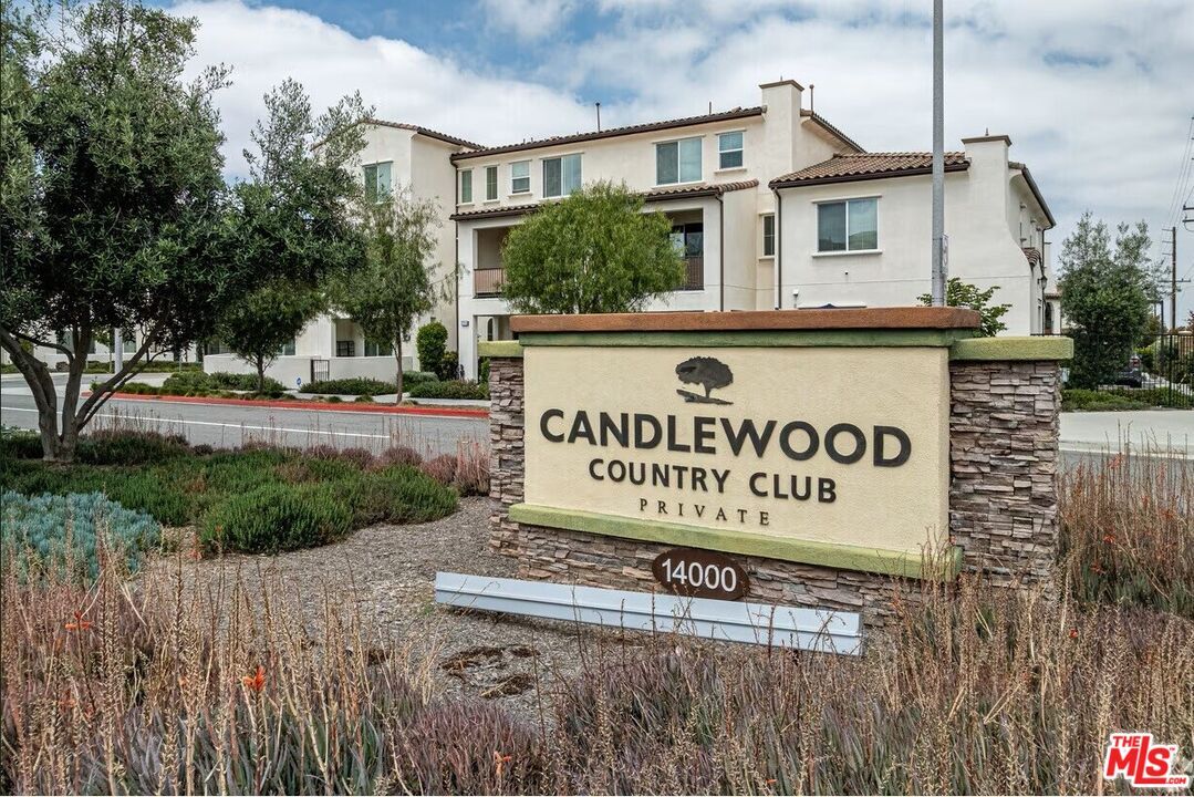 Foto principal - 13935 Fairway Dr