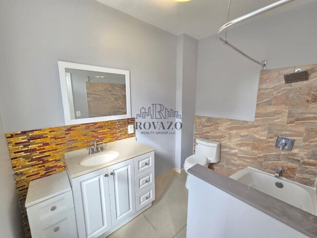 Building Photo - 42 Crawford St