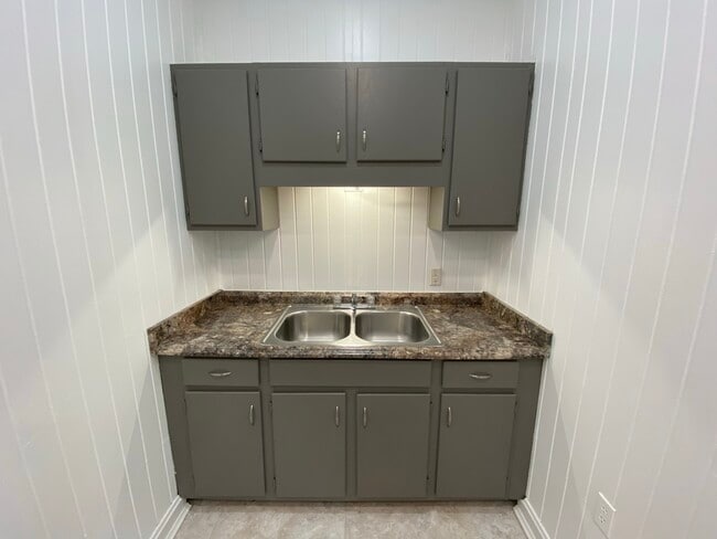 Building Photo - 4816 Myrtle Ave