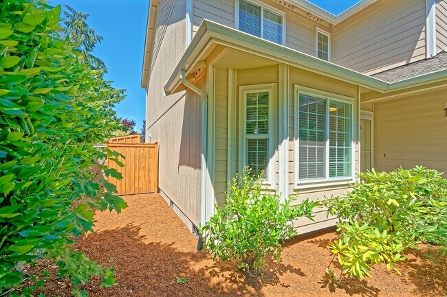 Building Photo - 4 Bedroom Home