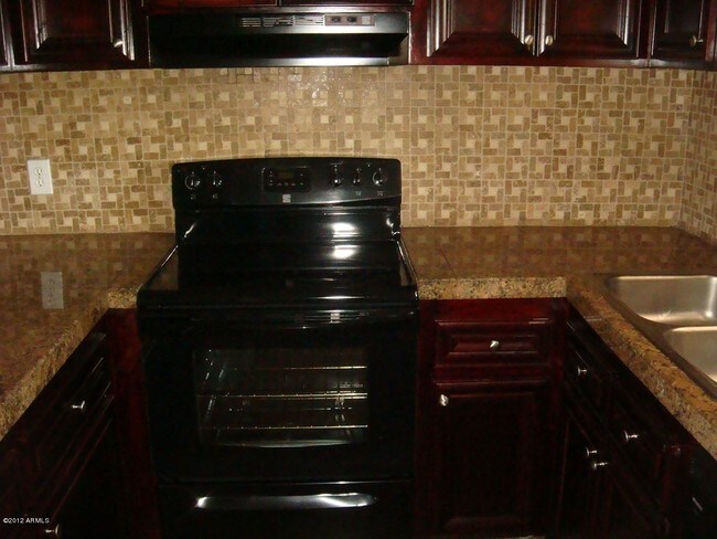 Building Photo - 4050 E Cactus Rd