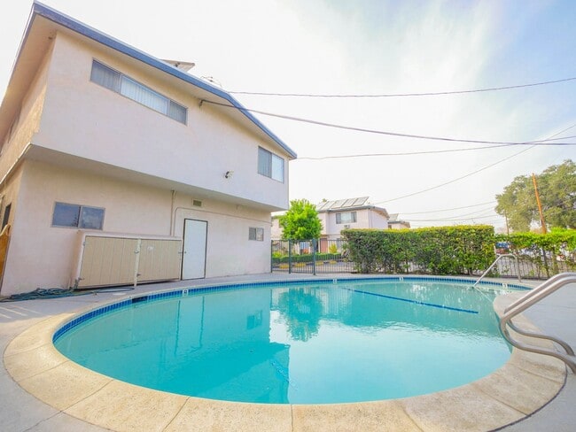 Interior Photo - 6944-6954 Coldwater Canyon Ave