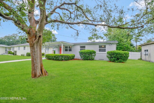 Building Photo - 6585 Larne Ave