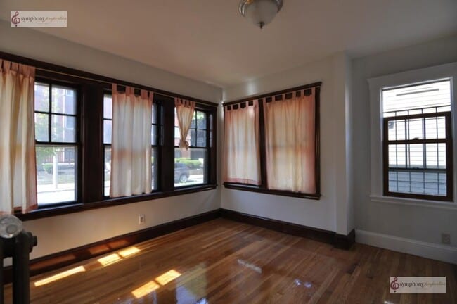 Building Photo - 212 Calumet St