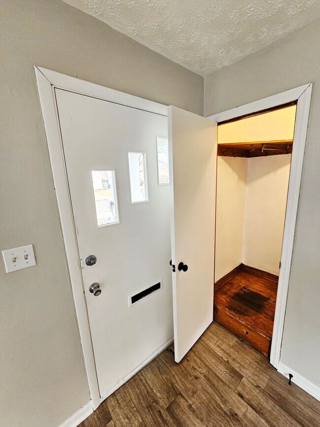 Foto del edificio - Move-In Ready 3BR/1BA Home w/ 2-Car Garage | Recently Updated