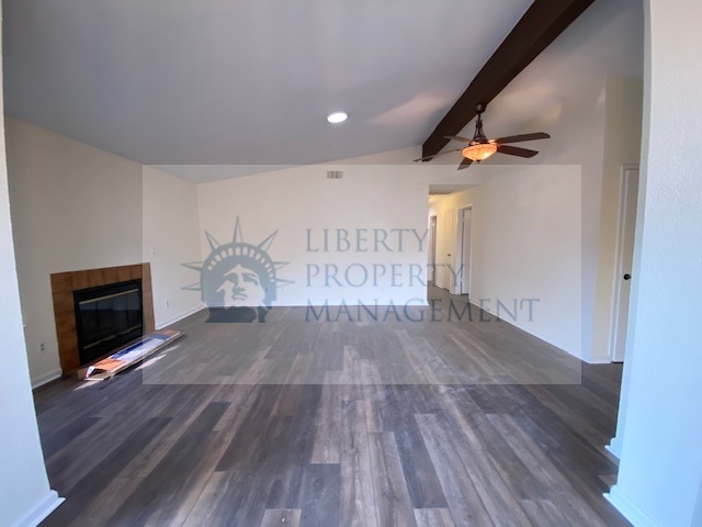 Foto del edificio - 4635 N Charles Ave
