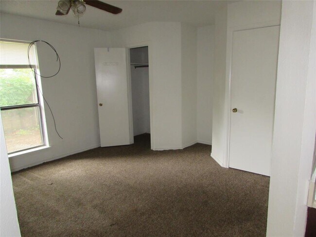 Building Photo - 1111 Oakland Dr