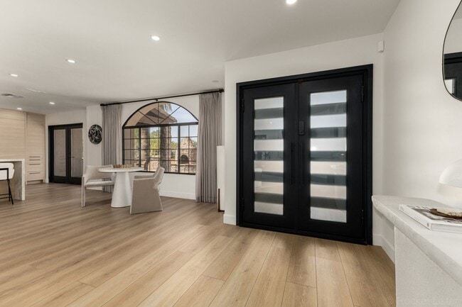 Foto del edificio - STUNNING. MODERN LUXURY OASIS In Scottsdale- 4 Bed/3 Bath plus Casita