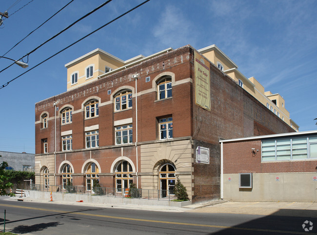 Building Photo - Nettleton Condos