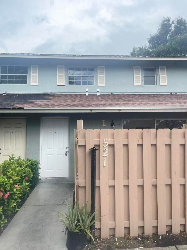 Building Photo - 521 Cypress Way W