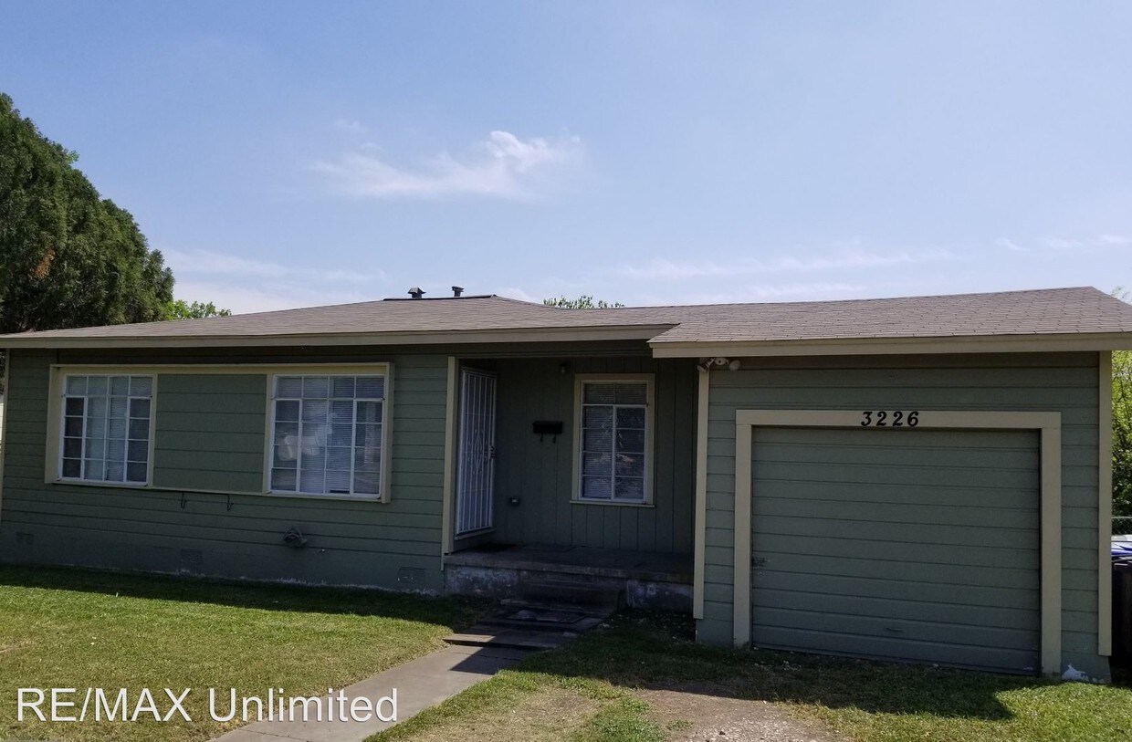 Primary Photo - 2 br, 1 bath House - 3226 E. Southcross