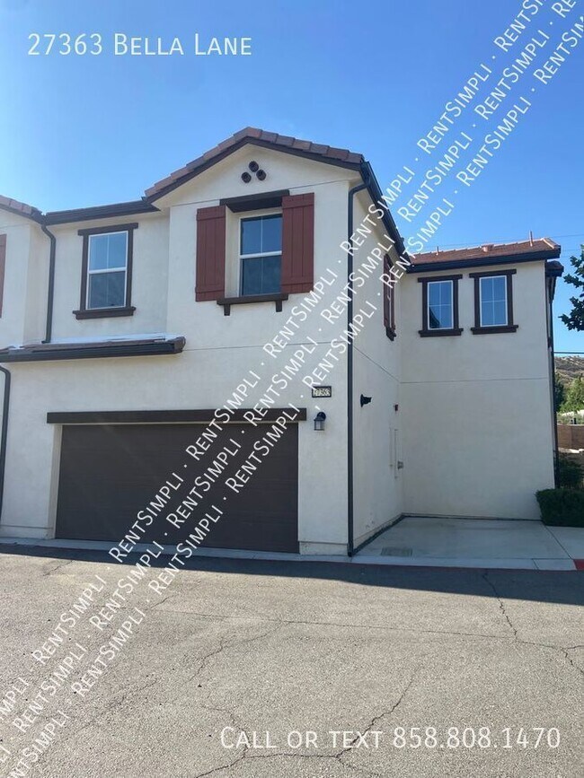 Foto del edificio - Stunning 4 BD 3 BA Patio Home for lease.
