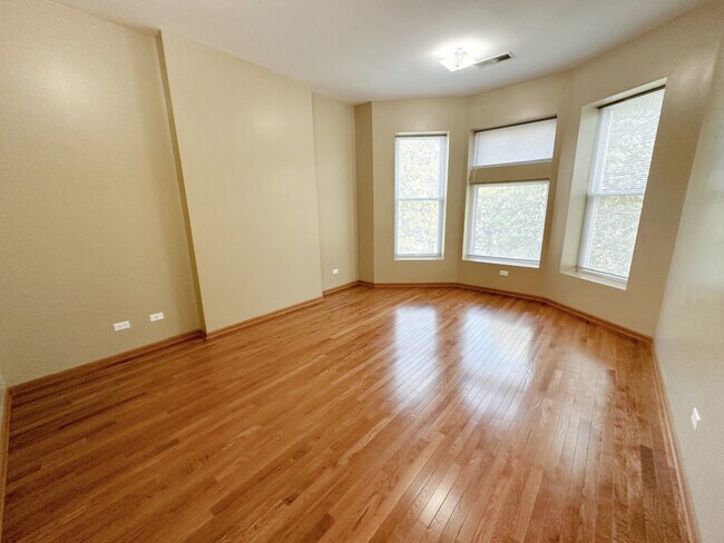 Foto del edificio - 639 W Garfield Blvd