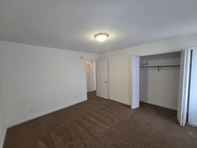 Foto del edificio - 3 bedroom rancher  in City of Colonial Hei...