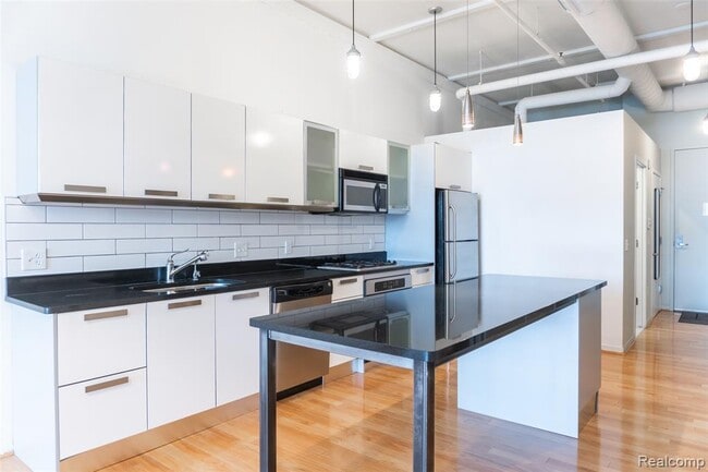 Building Photo - 100 N Center St