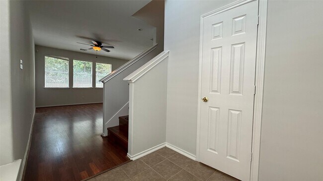Building Photo - 35 Ledgestone Pl
