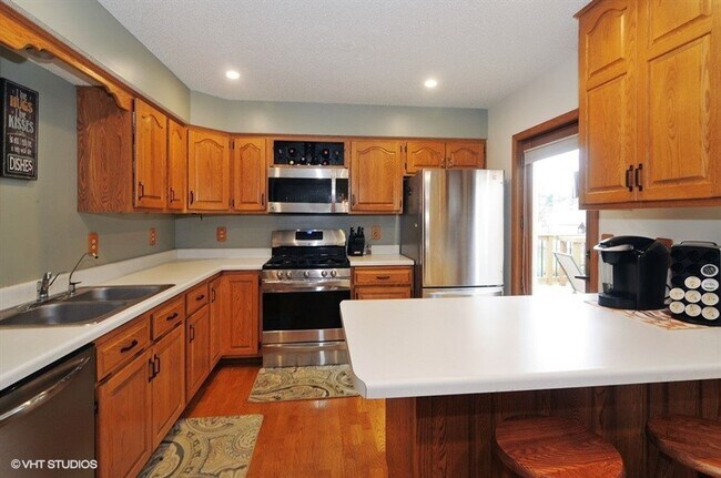 Foto del edificio - Spacious 5BR Home on Cul-de-Sac – Available June 1