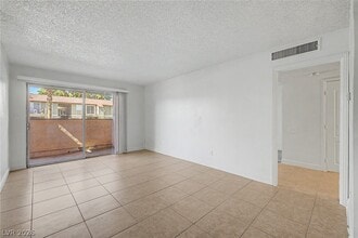 Building Photo - 1515 E Reno Ave