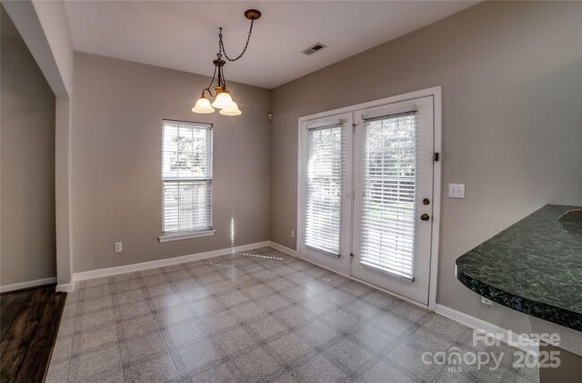 Building Photo - 6434 Gatesville Ln