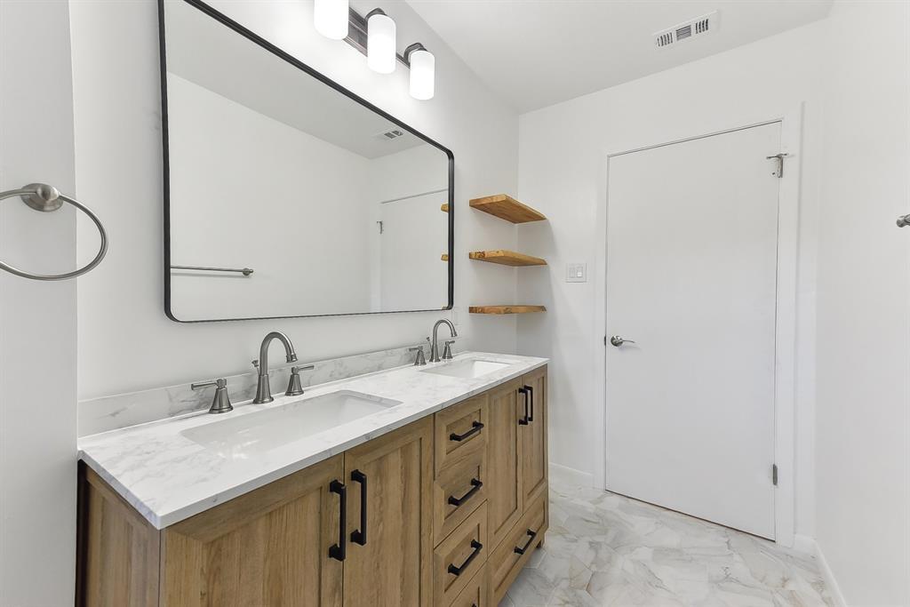 Foto principal - 11702 N Oaks Dr