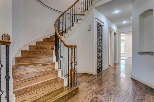 Foto del edificio - 4656 Means Dr