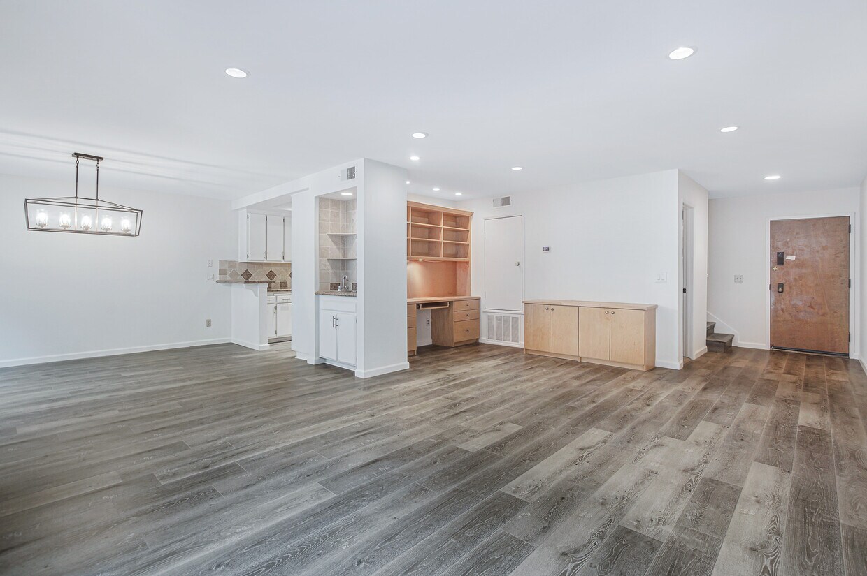 Primary Photo - 8828 Pershing Dr