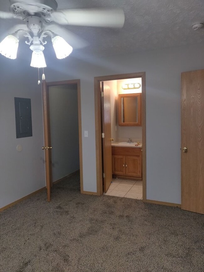 Building Photo - S Scenic Duplex