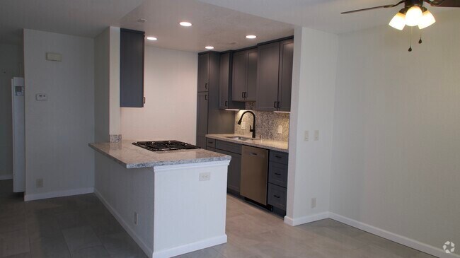 Building Photo - 841 Gardenia Ave