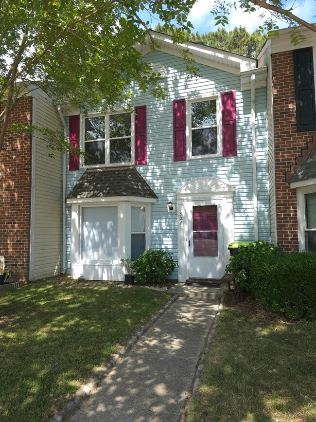 Building Photo - 304 Arabian Cir