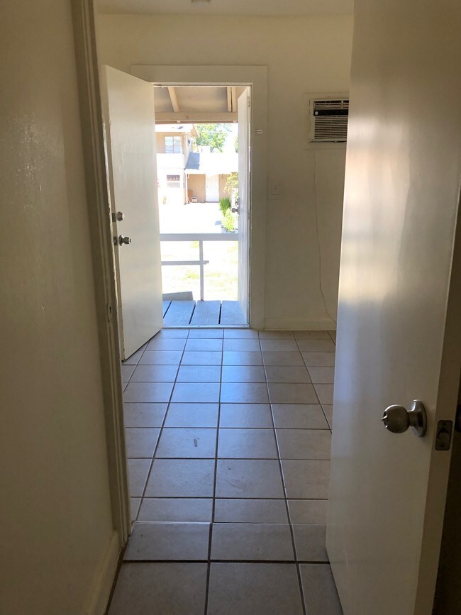 Foto del edificio - 329 North Glenn Avenue, Unit 335 #101