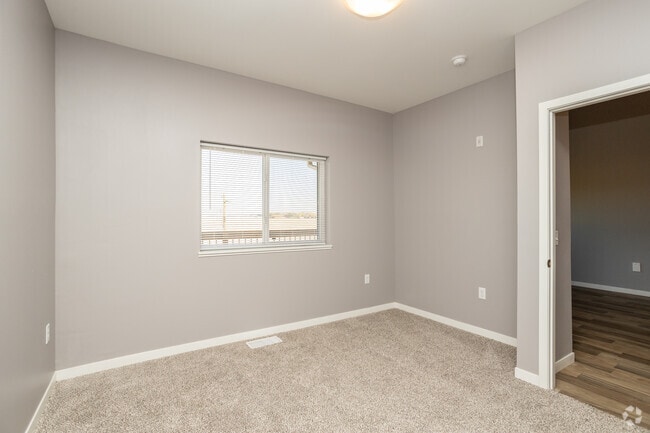 2BR, 2BA - 935SF - Secondary Bedroom - Jefferson Heights Apartments, LLC