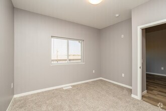 2BR, 2BA - 935SF - Secondary Bedroom - Jefferson Heights Apartments, LLC