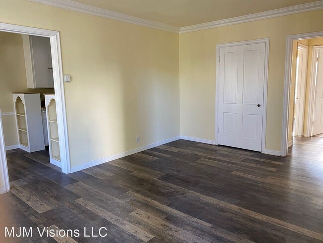 Building Photo - 5405 Fernwood Ave