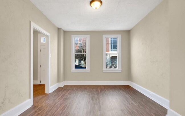 Foto del edificio - Coming Soon! Charming 4 Bedroom Home in Yo...