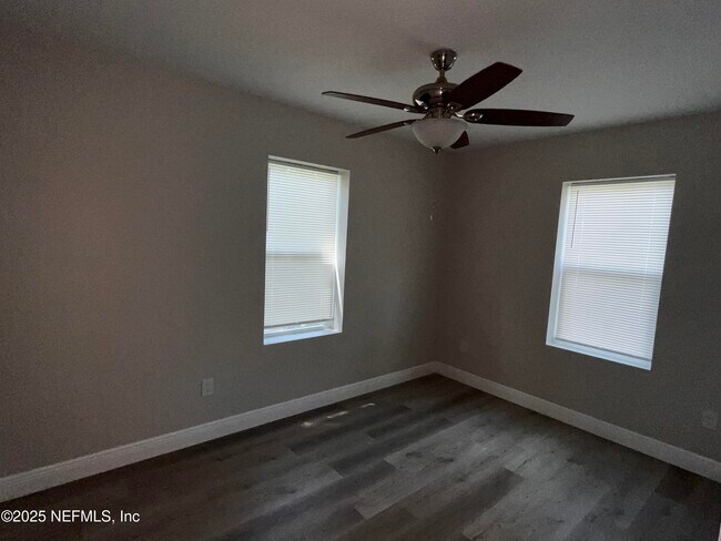 Foto del edificio - 2129 Kingswood Rd