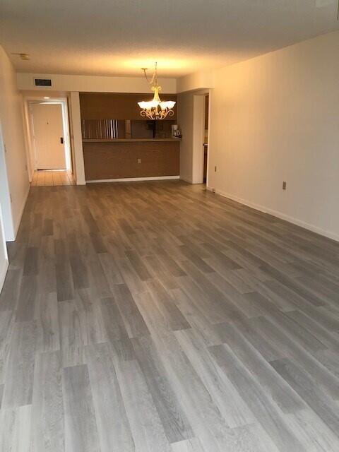 Foto del edificio - 2811 Village Blvd