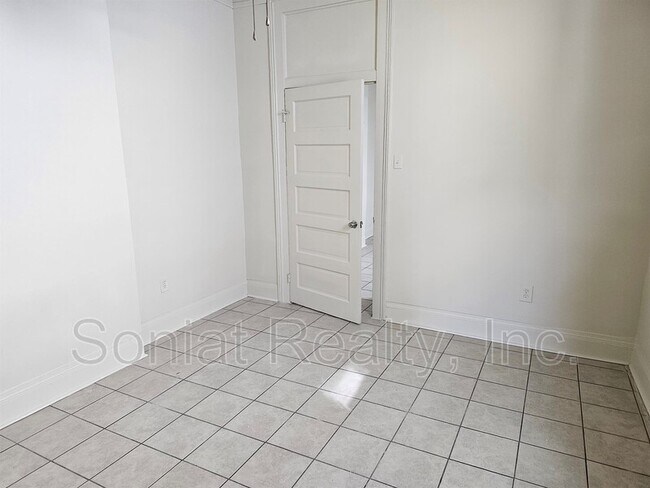 Foto del edificio - 524 S Genois St