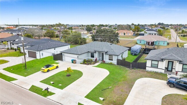 Foto del edificio - 221 Chiquita Blvd N