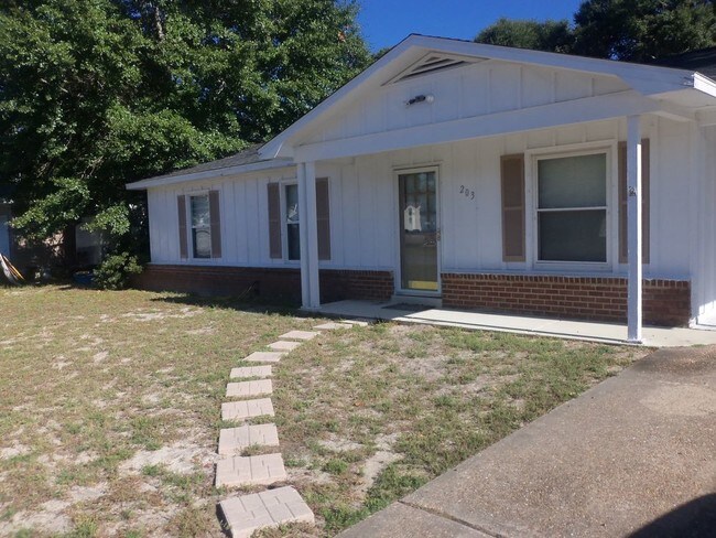 Building Photo - 203 Loizos Dr