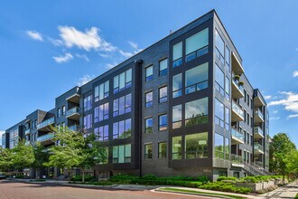 Building Photo - 2633 N Hermitage Ave
