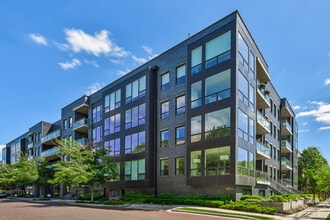 Building Photo - 2633 N Hermitage Ave