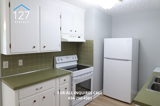 Building Photo - 2 Bedroom in Forest!