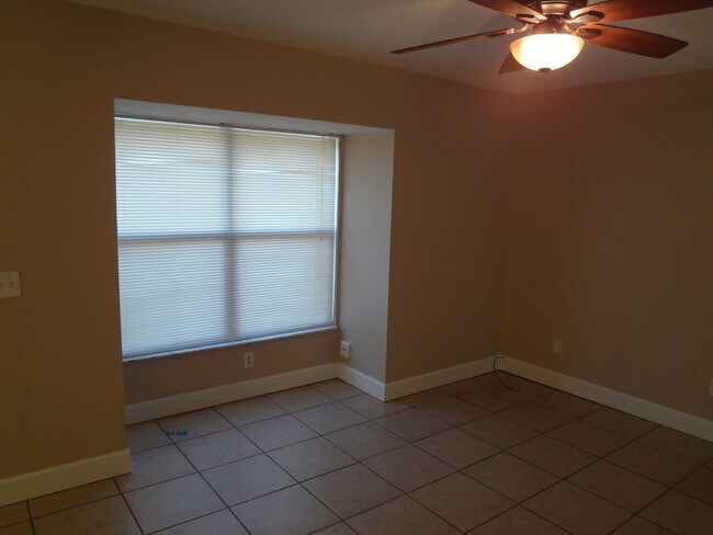 Foto del edificio - 3 bedroom home located on a Cul-De-Sac