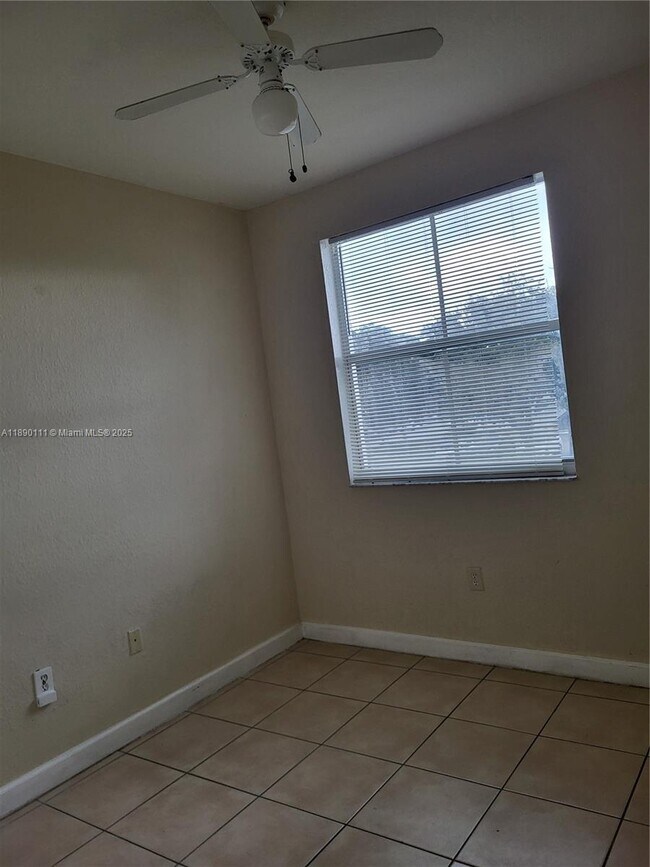Foto del edificio - 2551 SE 16th Terrace