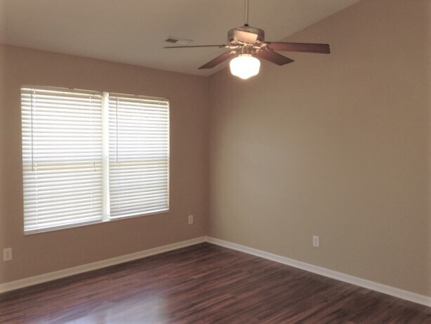 Building Photo - 391 Sherman Dr